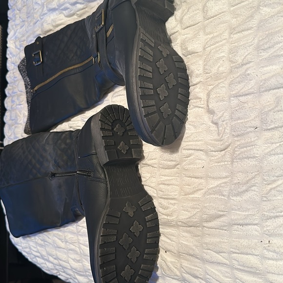 Boots size 10 - Picture 3 of 6